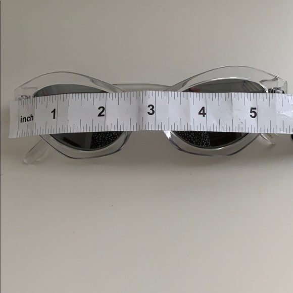 ๐ ๐ SUNGLASSES - Picture 4 of 5